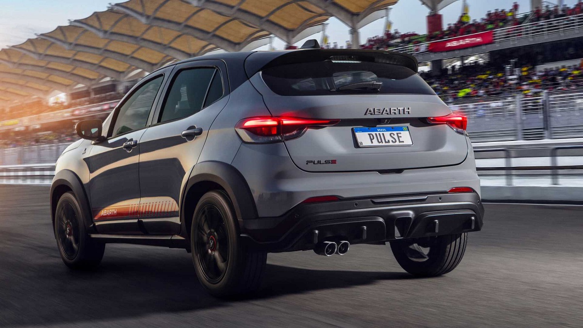 Foto de um Fiat Pulse Abarth prata