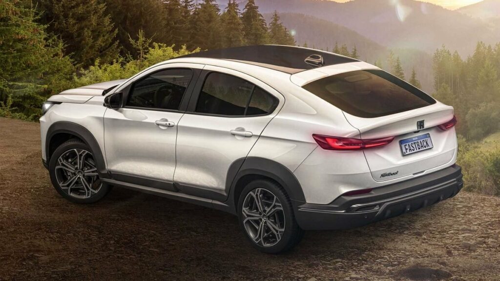 Foto do Fiat Fastback 2023 branco de ponto de vista traseiro