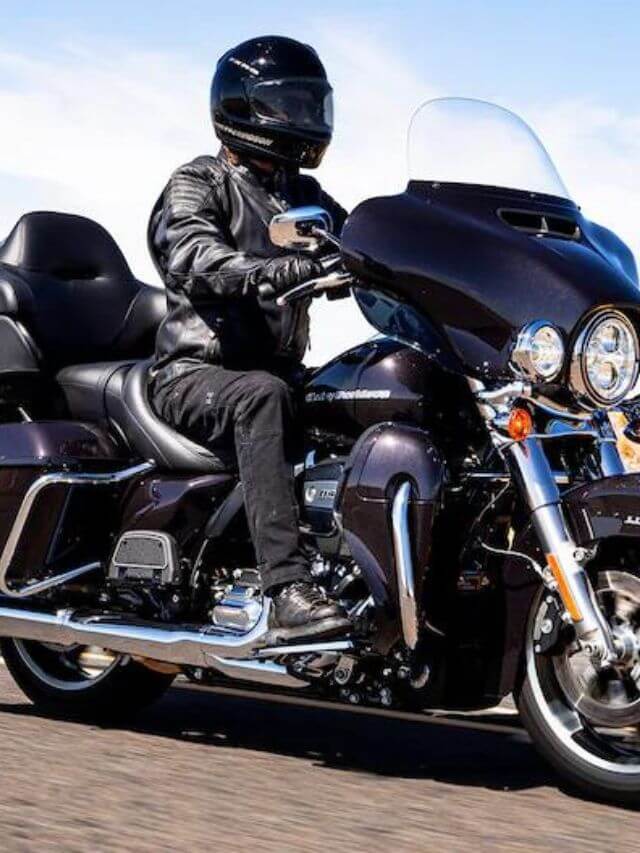 Harley Davidson Ultra Limited preta.