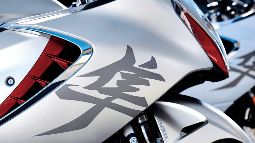 Símbolo da Hayabusa 2023 em sua lateral.
