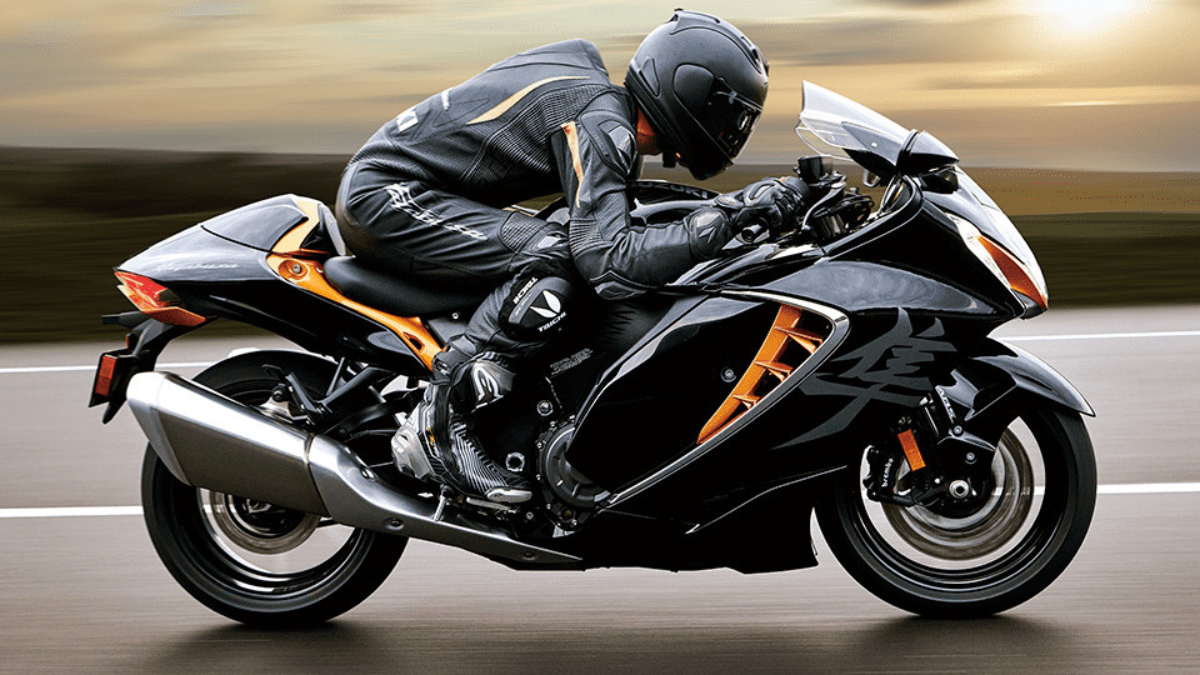 Posição ergonômica e esportiva da moto.