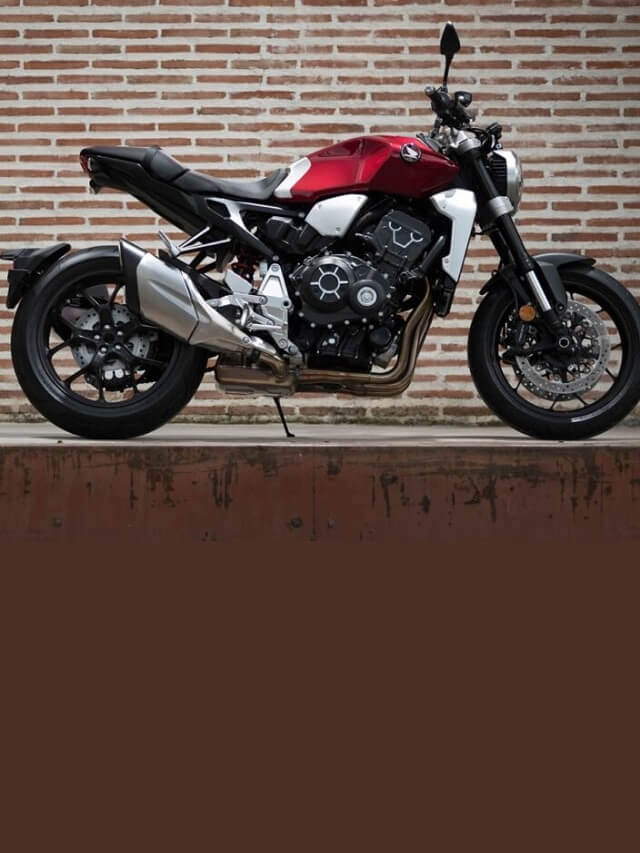 Foto lateral de uma Honda CB 1000R 2023 vermelha