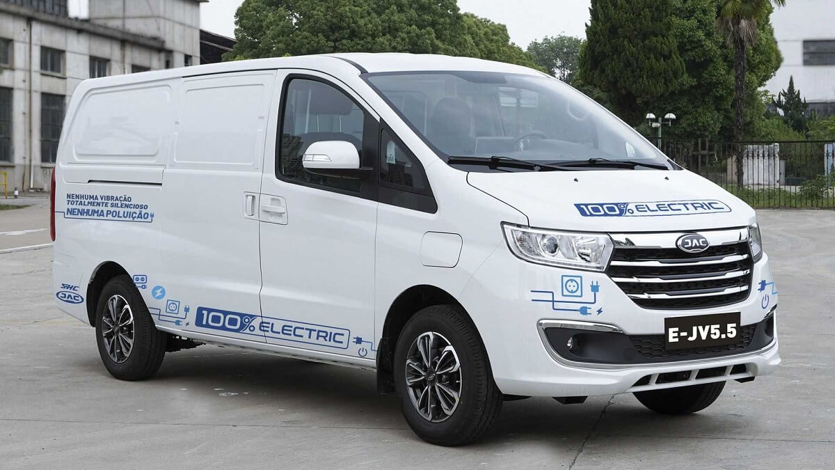 Foto lateral frontal de um E-JV 5.5 2023 branco