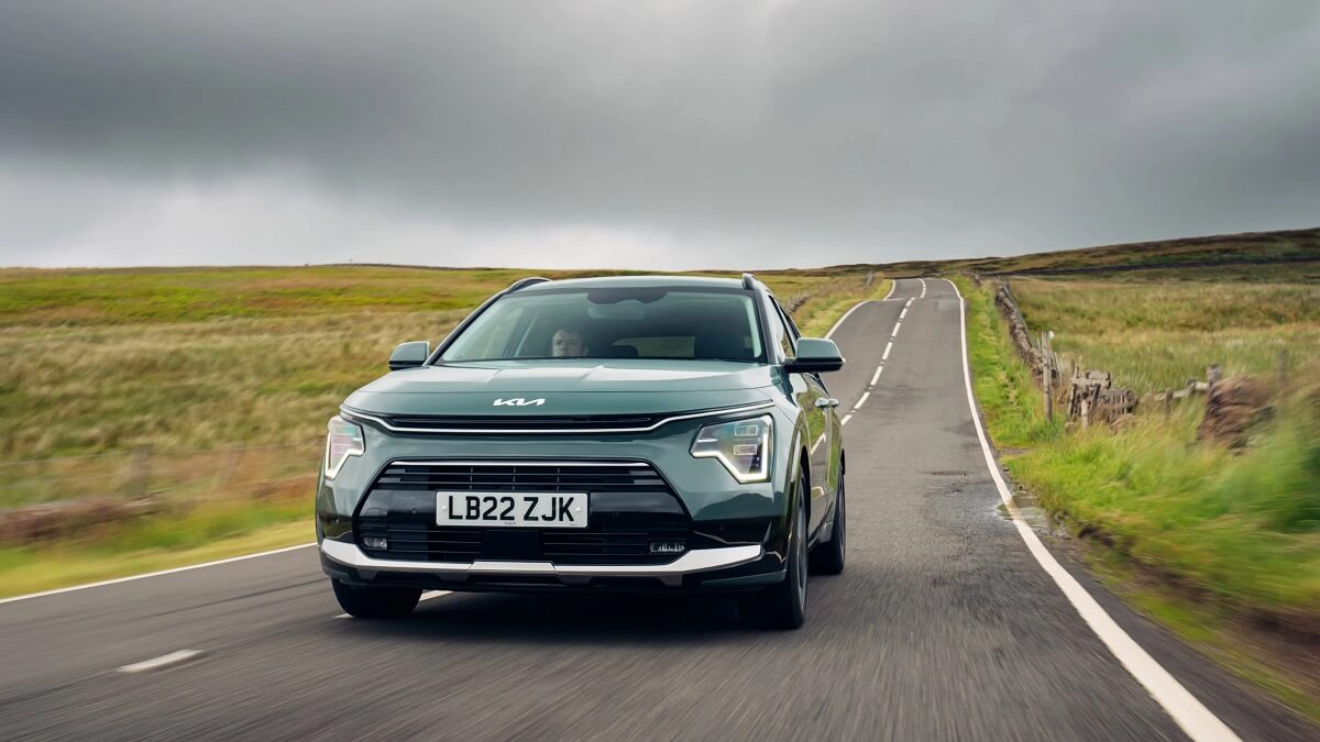 Foto frontal de um Kia Niro 2023