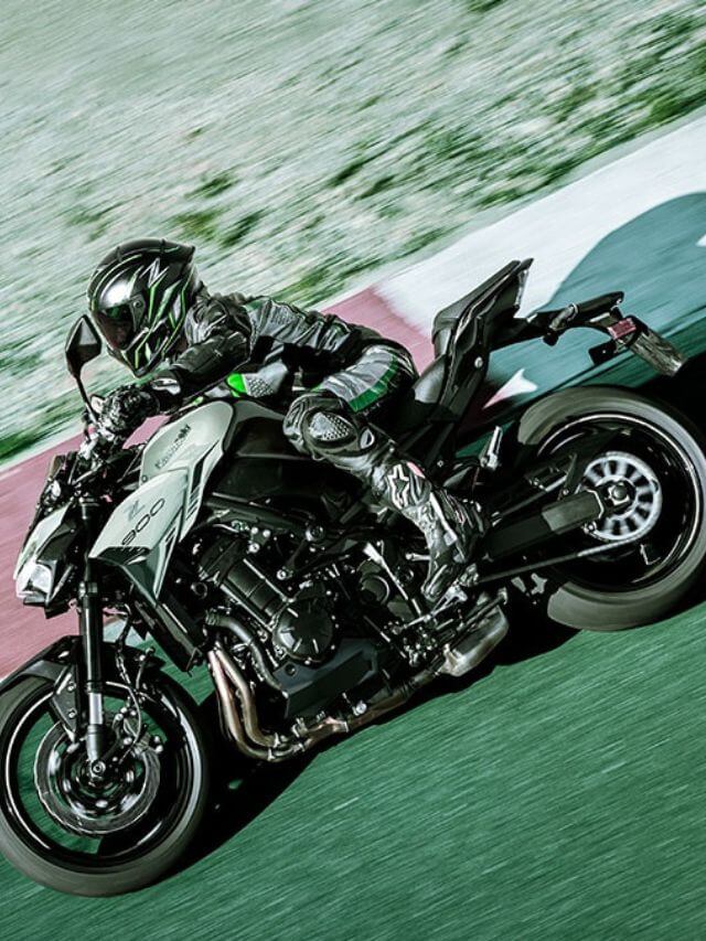 Kawasaki Z900 em uma curva.