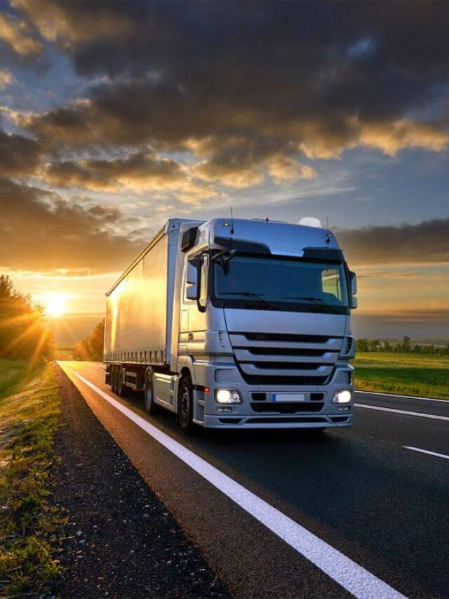 Leilão de caminhão de financeira.