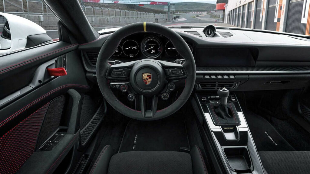 Foto do interior do Porsche 911 GT3 TS 2023
