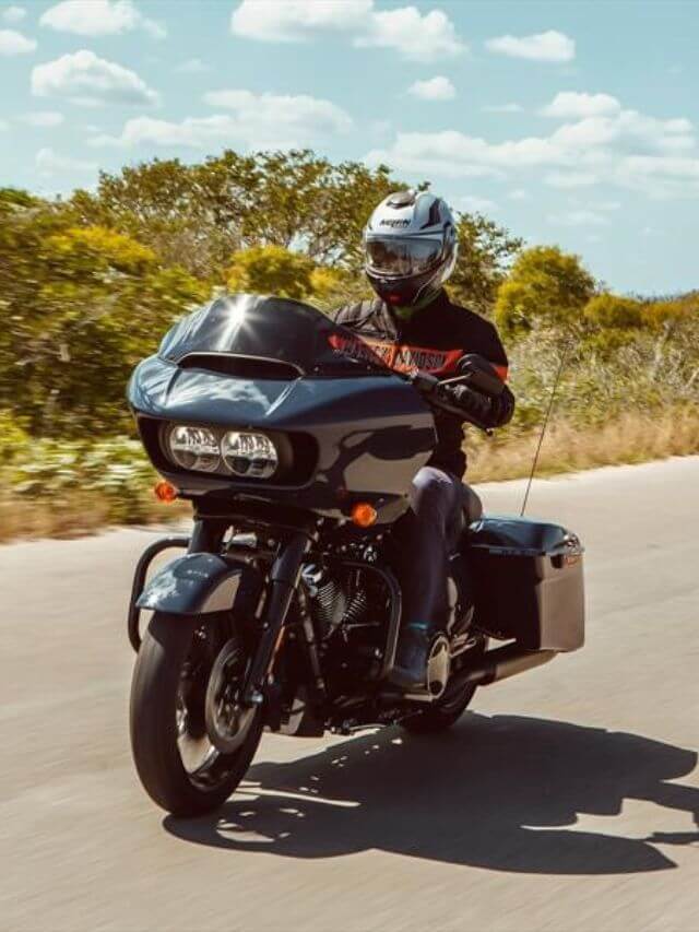 Road Glide na estrada.