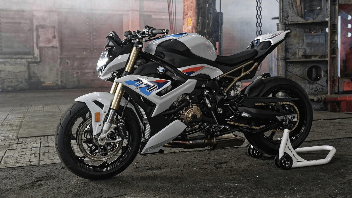 Versão M da BMW S 1000 R 2023.