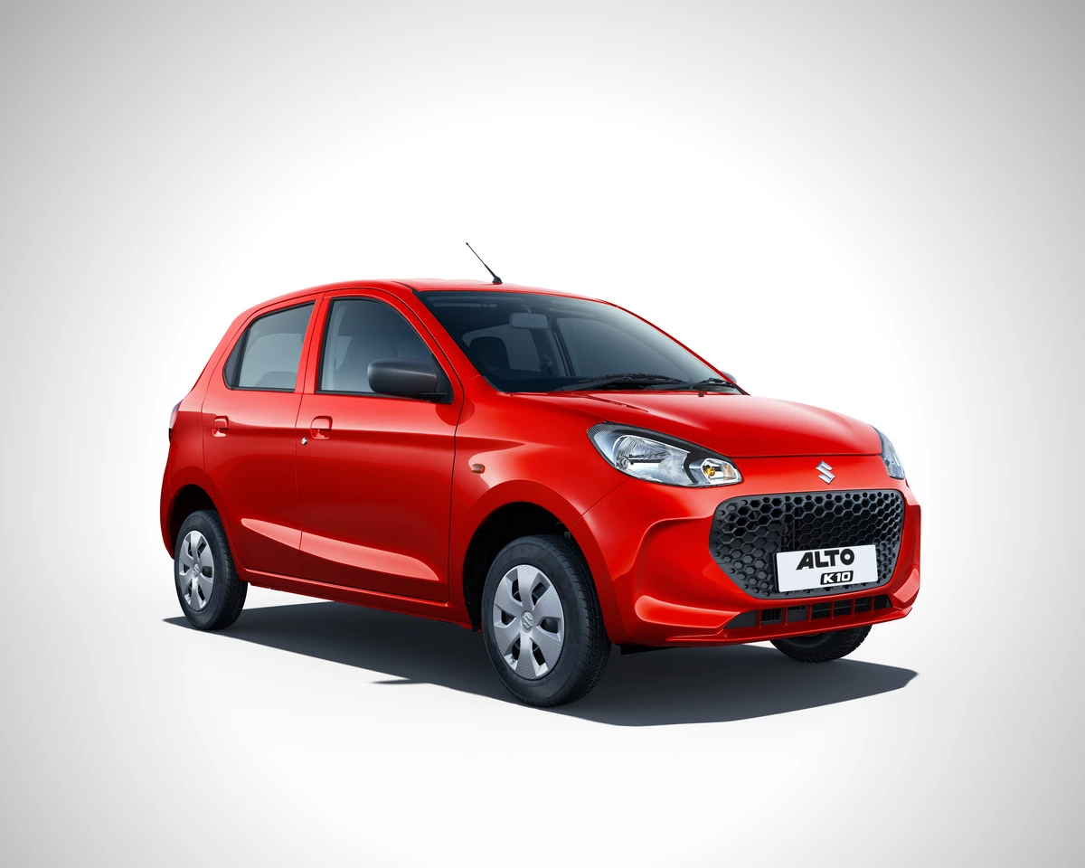 Foto frontal de um Suzuki Alto K10 2023