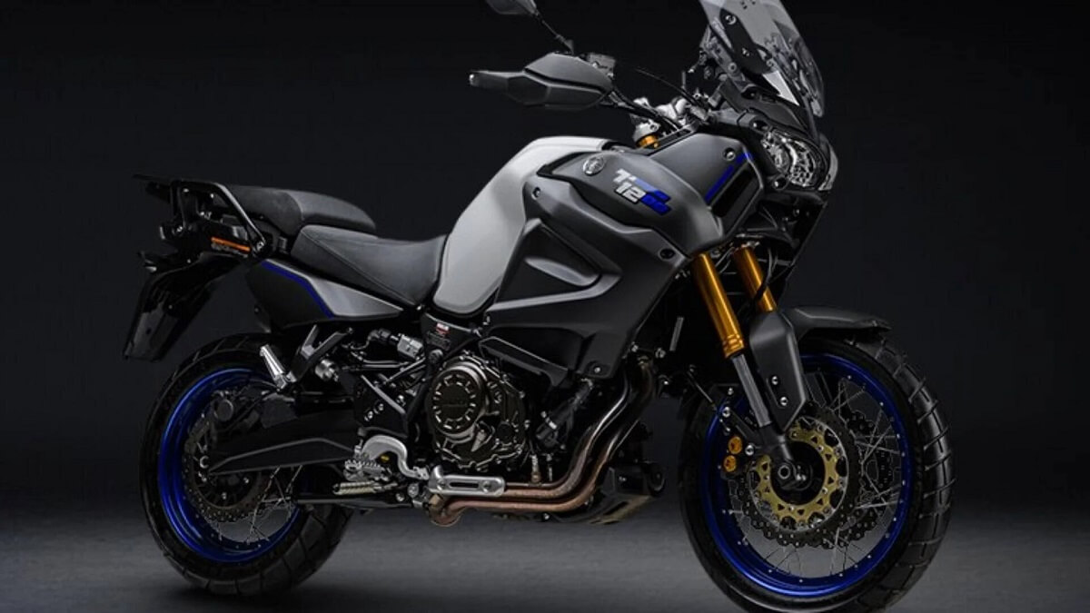 Foto lateral de uma Super Ténéré 2023 estacionada