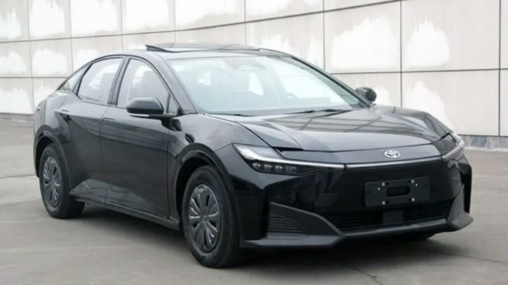 Foto frontal de um BZ3 preto