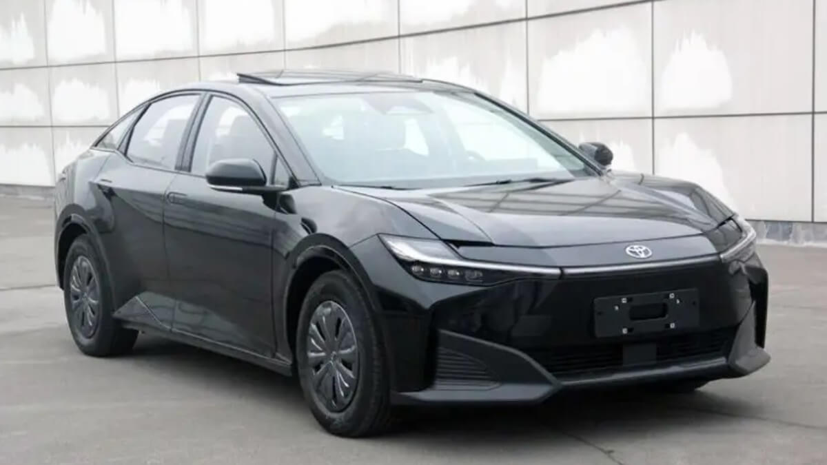 Foto frontal de um BZ3 preto