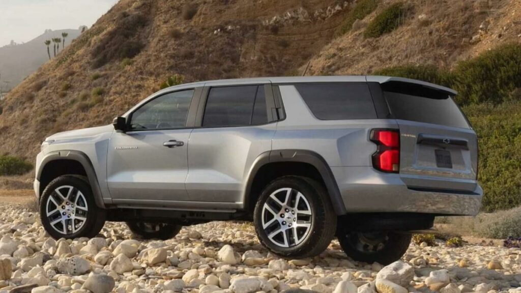 Foto lateral traseira da Trailblazer 2023
