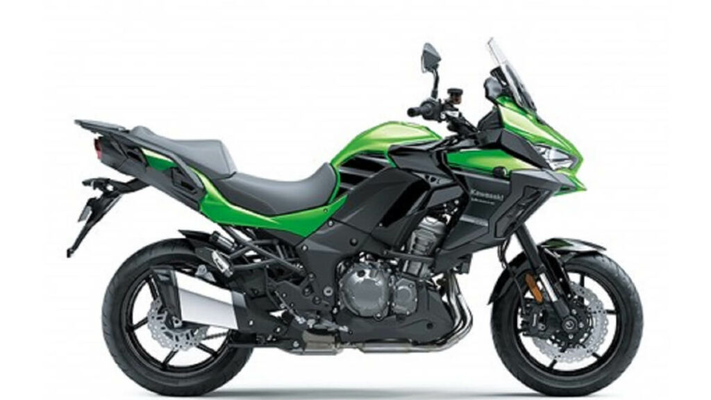 Versys 1000 2023 de lado, na cor verde.