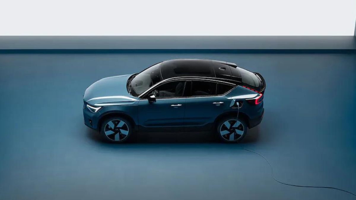 Volvo C40 azul, visto de cima.