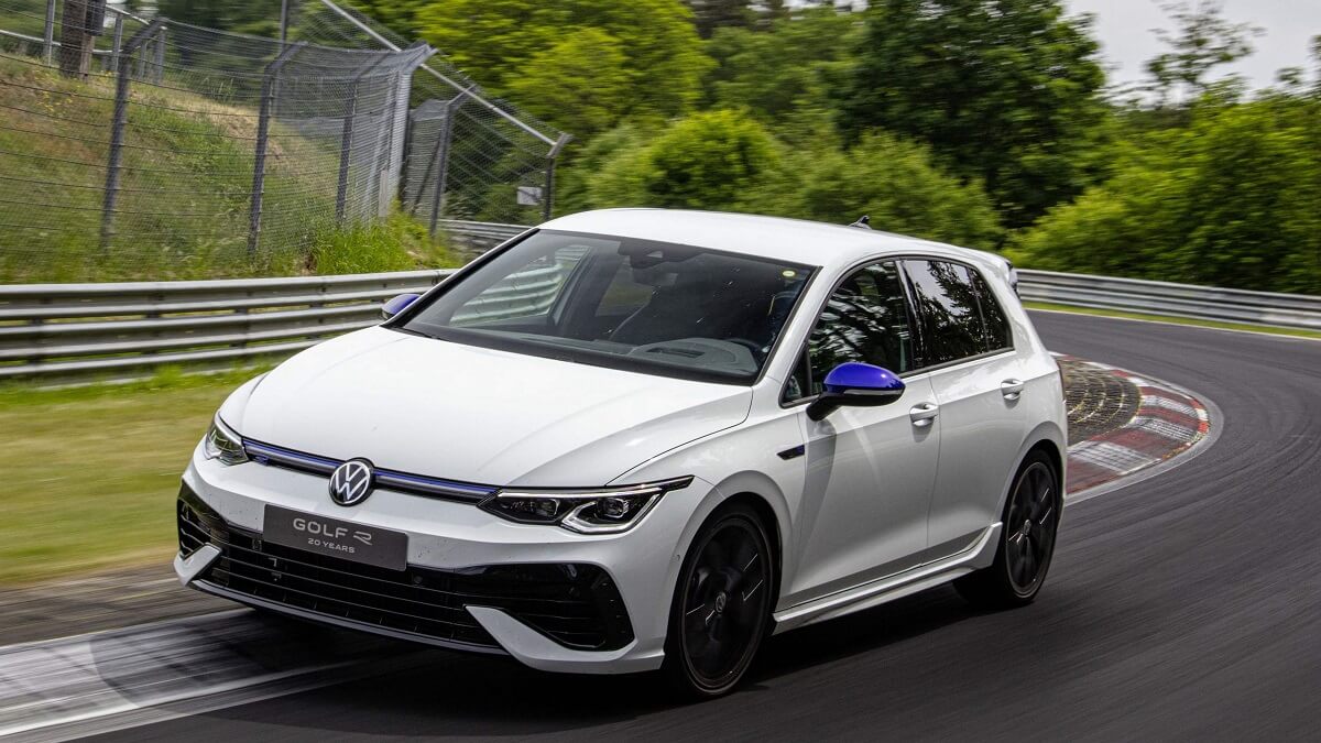 Foto de um Volkswagen Golf R 20 Y branco