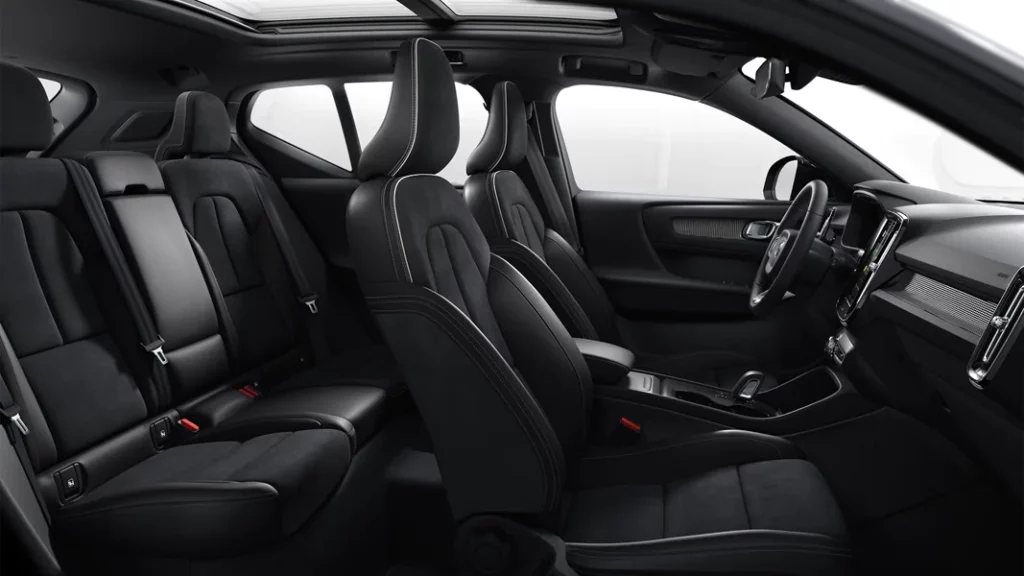 Interior do Volvo XC40 2023.