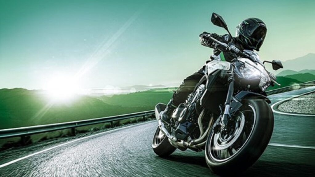 Z900 em uma curva.
