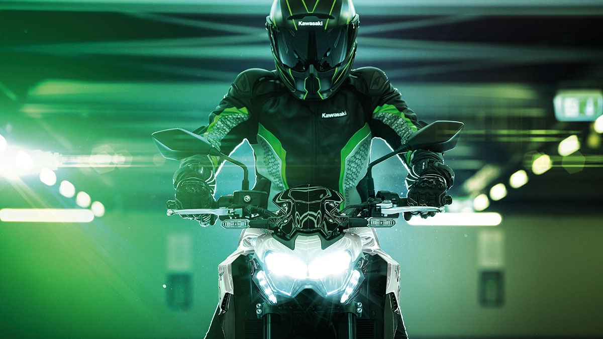 Frente da Kawasaki Z900 2025.