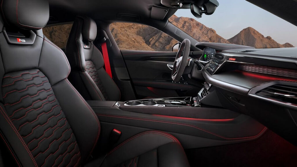 Interior do RS E-Tron GT 2023.