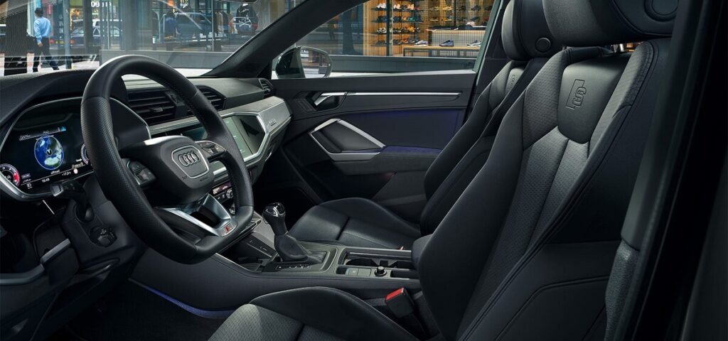 Interior do Audi Q3 2023.