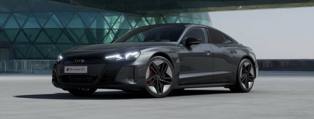 RS E-Tron GT 2023 em diagonal.
