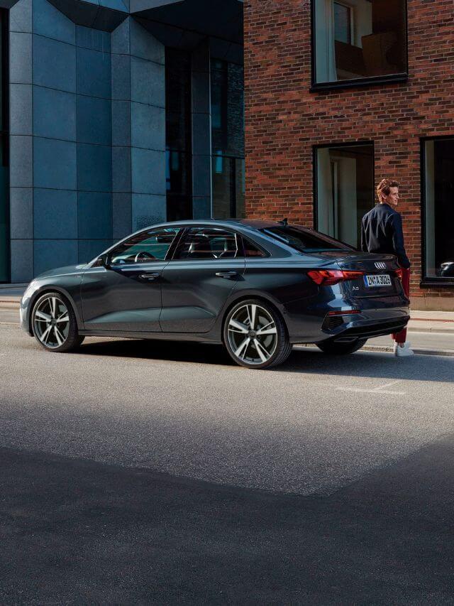 Audi A3 Sedan de lado.