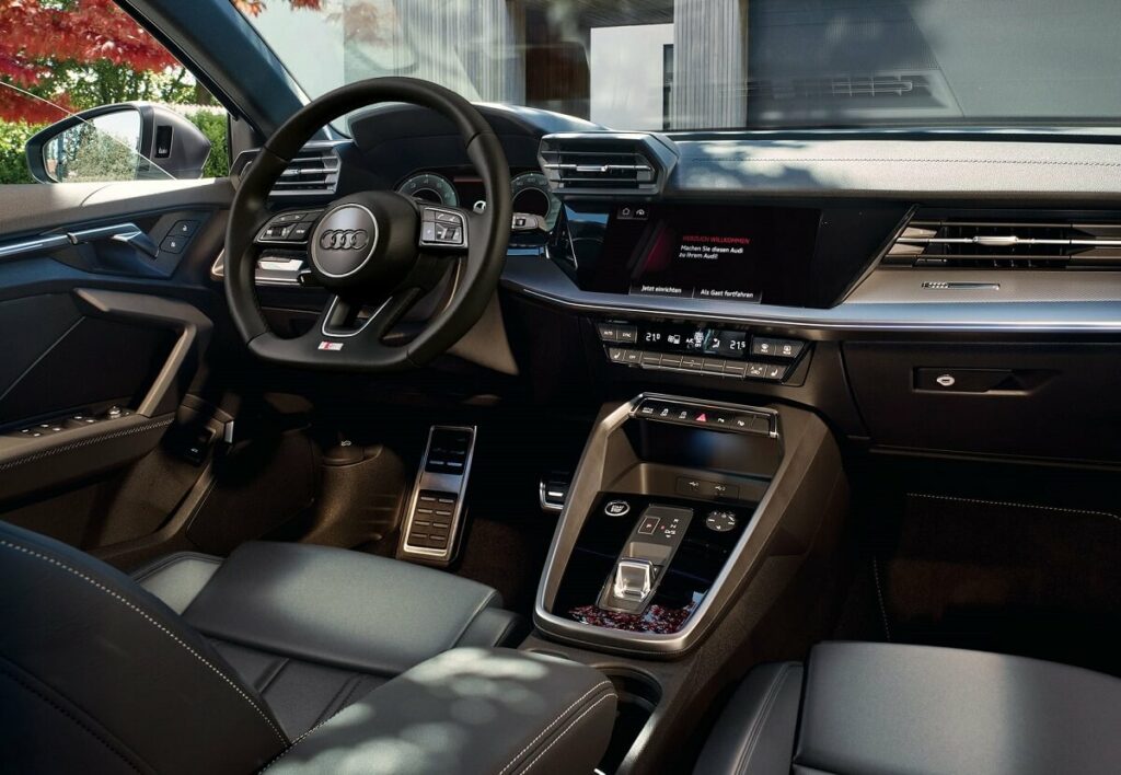 Interior do Audi A3 2023.