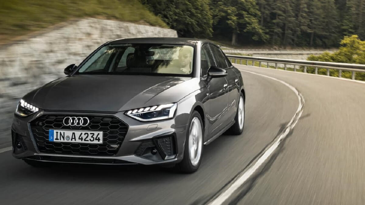 Frente de uma Audi A4 cinza.