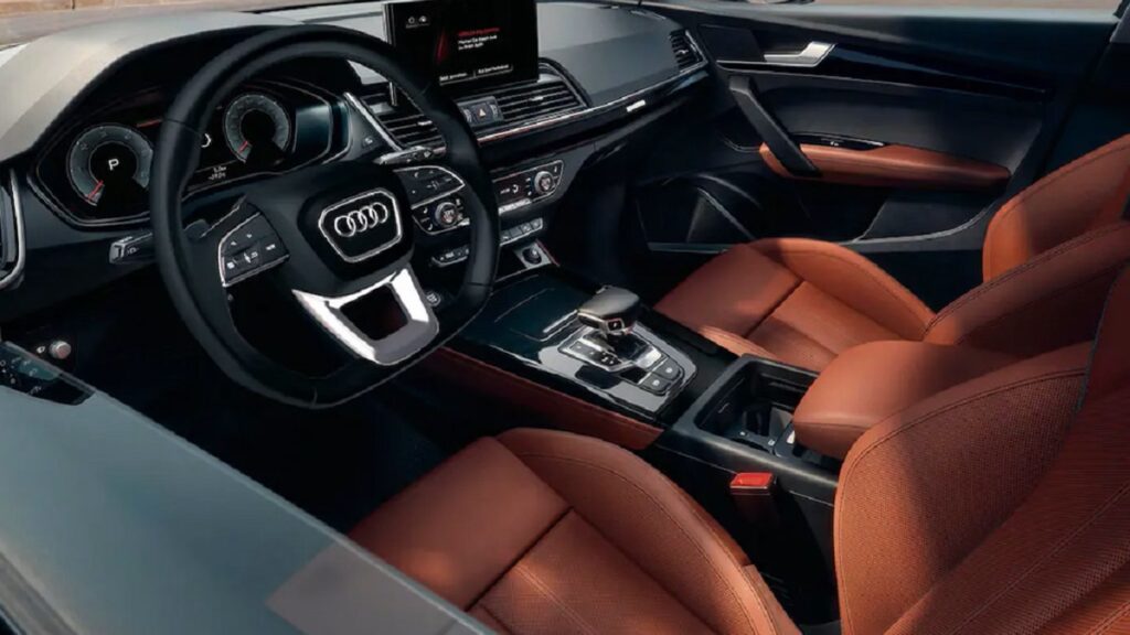 Interior do Audi Q5.