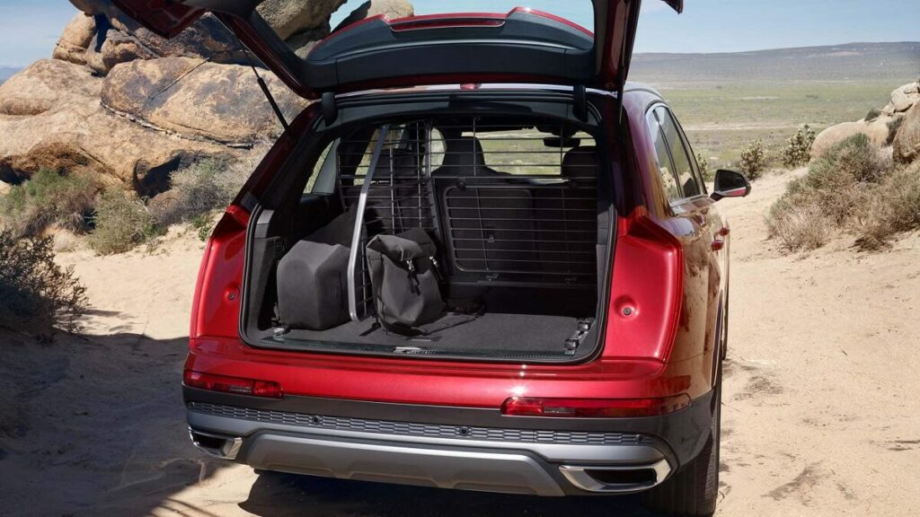 Porta-malas do Audi Q7 2023.