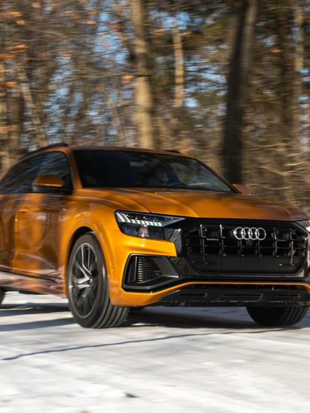 Audi Q8 na neve.