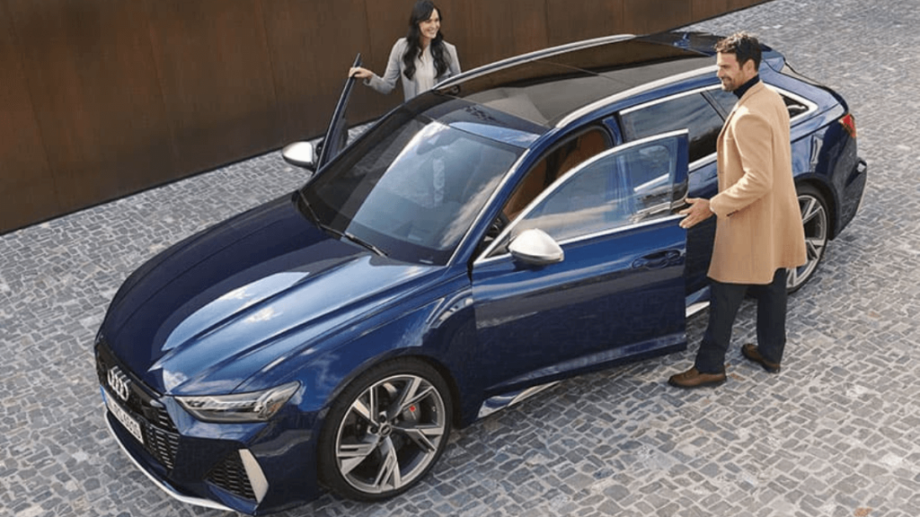 Audi RS6 Avant visto de cima, na cor azul.