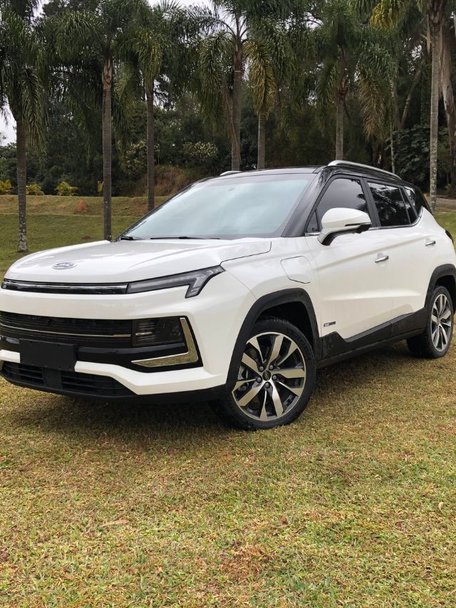 SUV branco, da JAC Motors.
