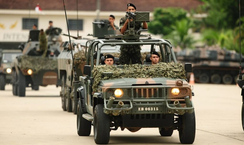 Marruá equipado por soldados.