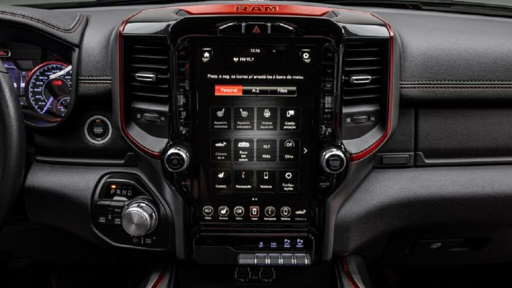 Painel multimidia da RAM 1500 2023.