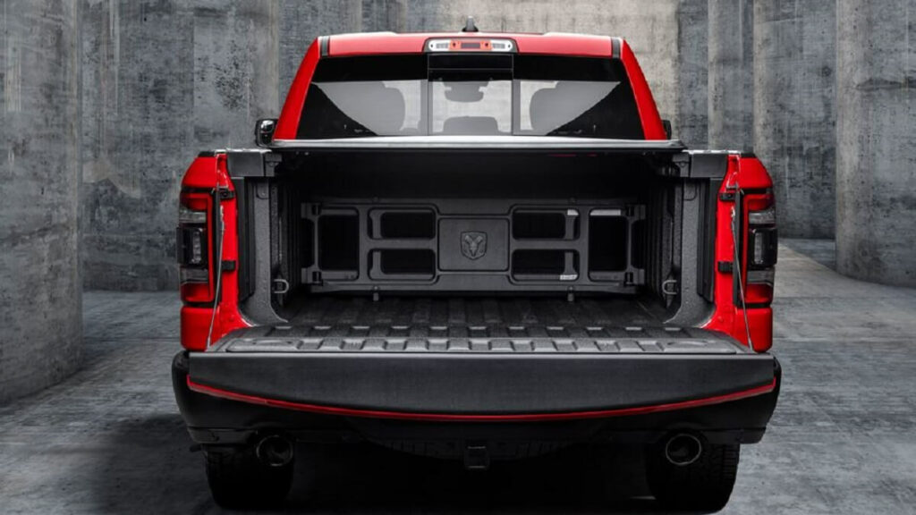 Caçamba da RAM 1500 2023.