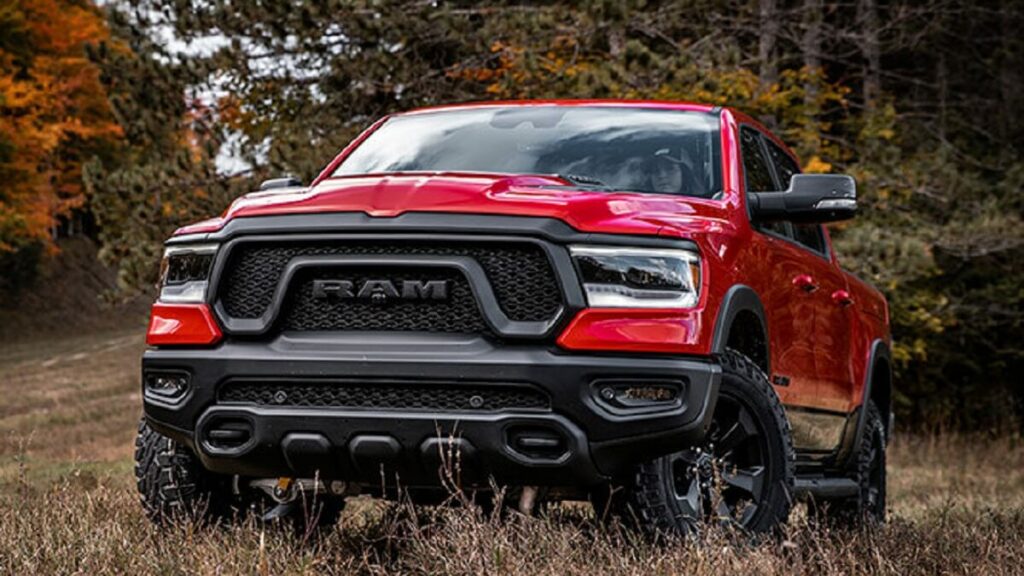 Frente da RAM 1500 2023.