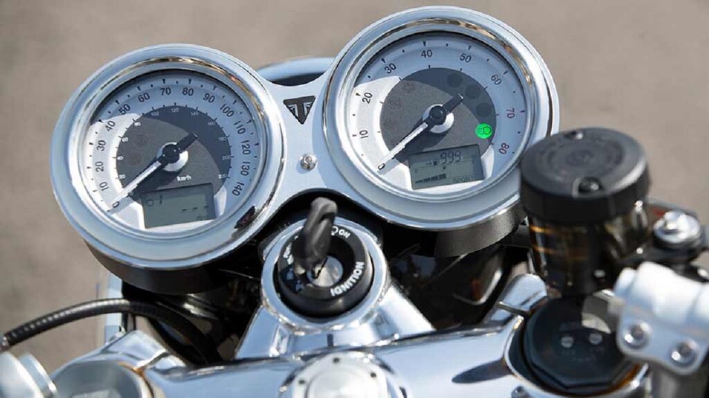 Painel da Thruxton RS 2023.