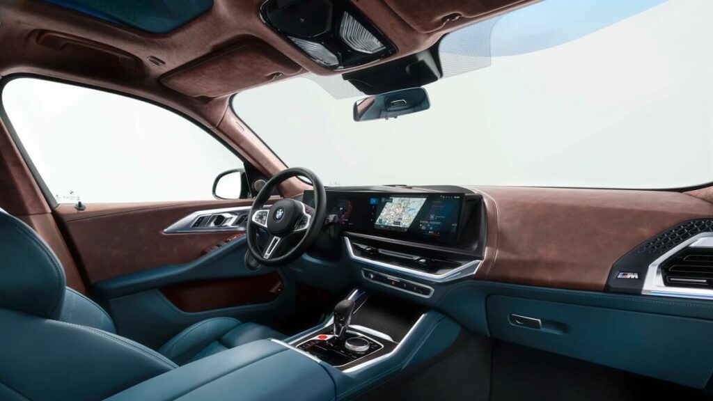 Foto do interior da BMW XM 2023