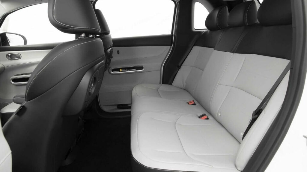 Foto do amplo interior do carro