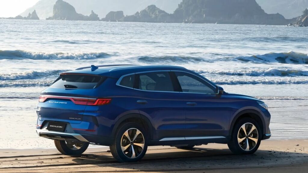 Foto do BYD Song Plus 2023 azul escuro