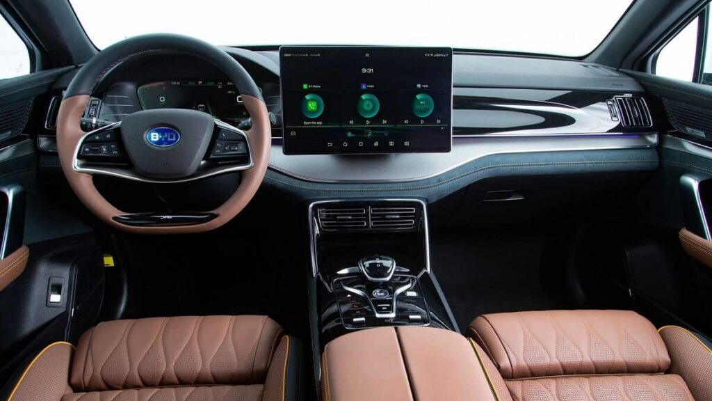 Foto do interior do BYD Tan EV 2023