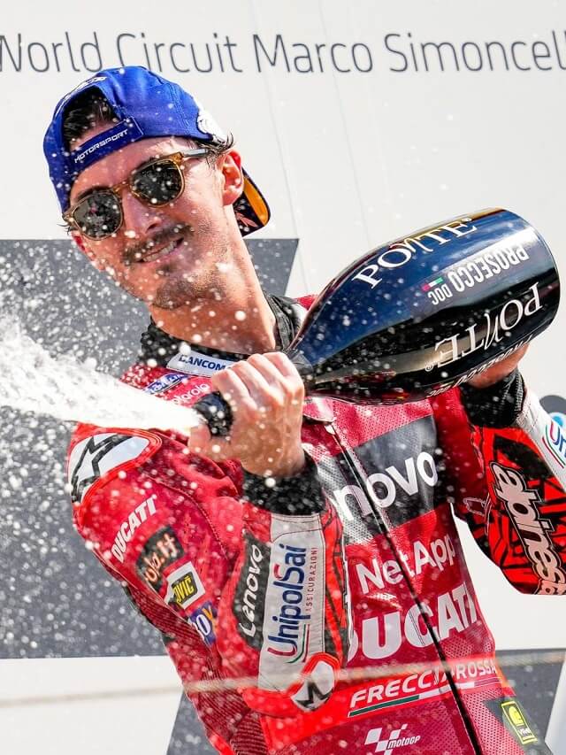 Foto de Bagnaia comemorando a quarta vitória