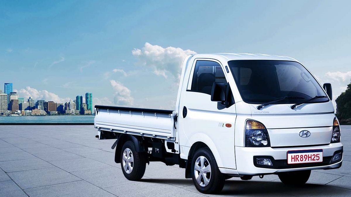 Foto frontal de um Hyundai HR 2023