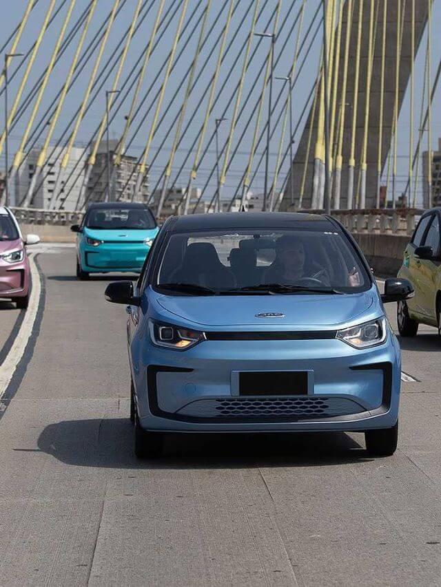 4 JAC E-JS1 na estrada.