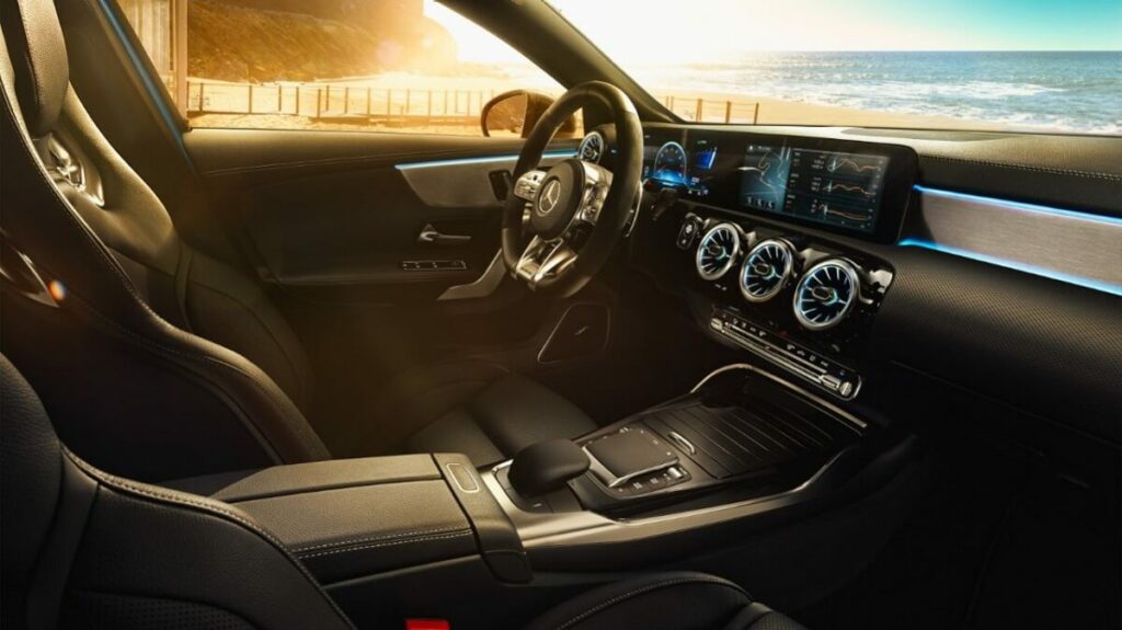 Interior da Mercedes.