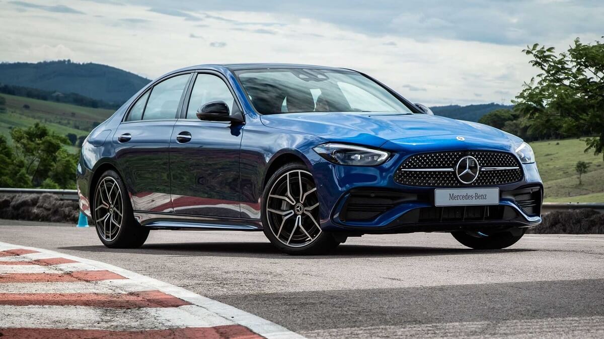 Foto de uma Mercedes Benz C300 AMG 2023
