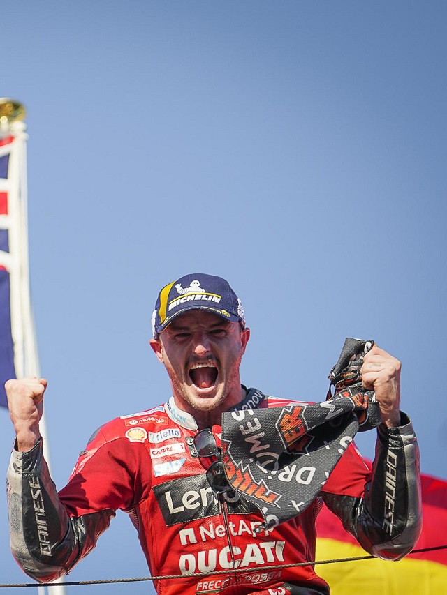 Foto do Jack Miller comemorando a vitória